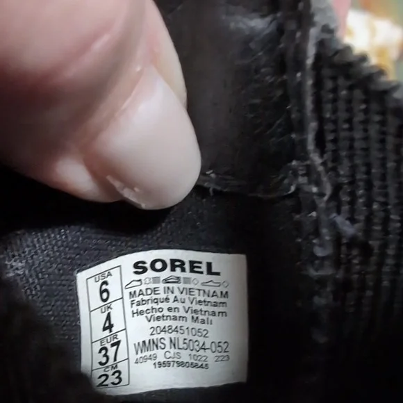 Sorel Black and Tan Bear Logo - Picture 6 of 6